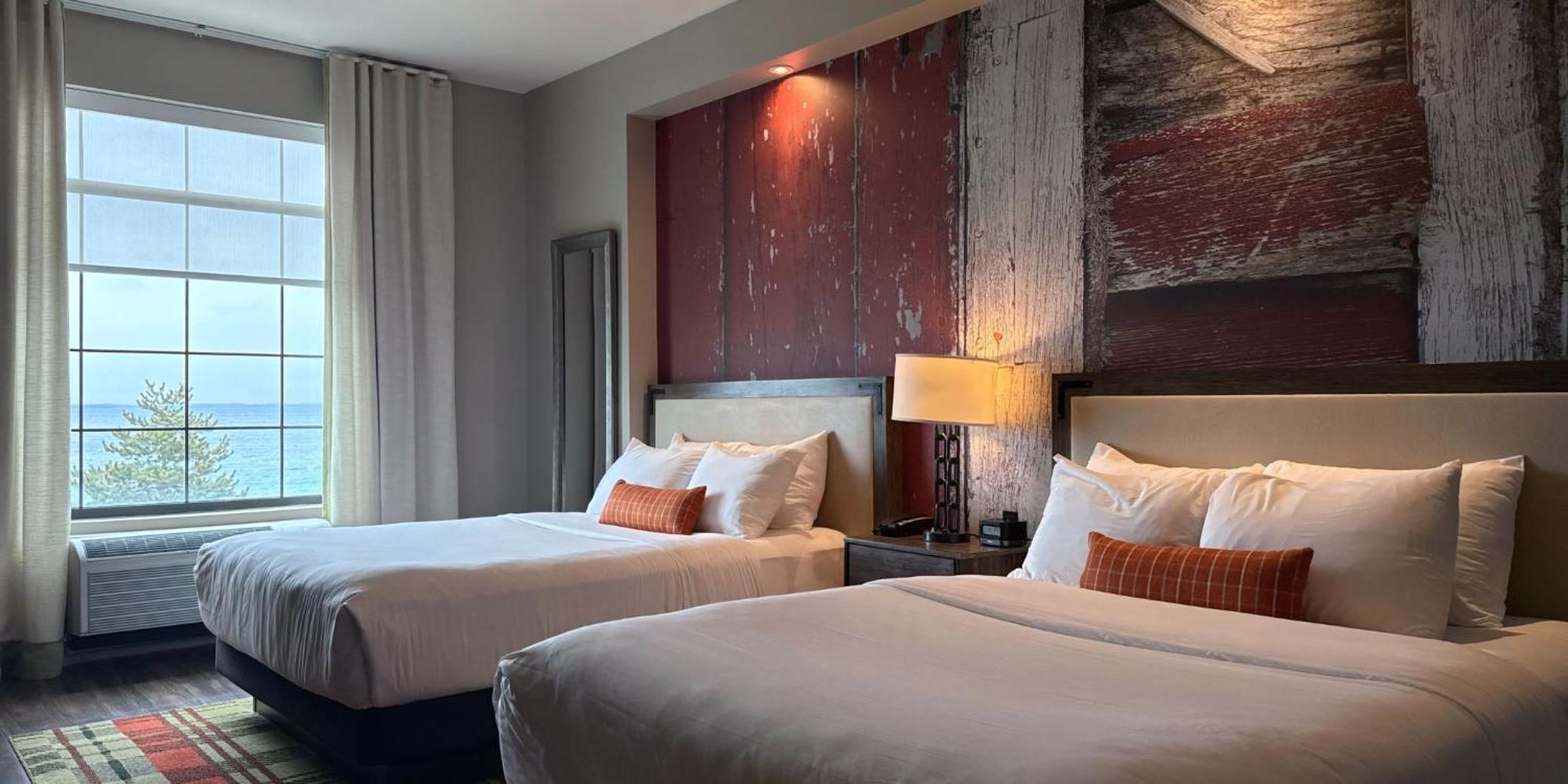 Hotel Indigo Traverse City By Ihg מראה חיצוני תמונה